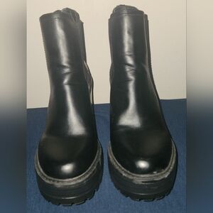 Madden Girl Kamora Chelsa Boots Women's Size 10